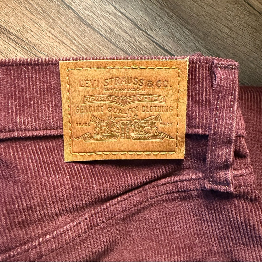 Levi's Ribcage Straight Ankle Corduroy Pants in Deep Burgundy